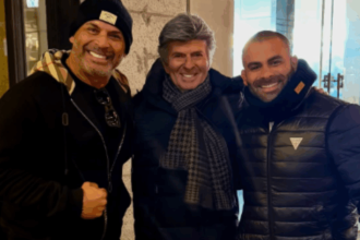 Fux é tietado por bolsonaristas em NY e sorri em fotos