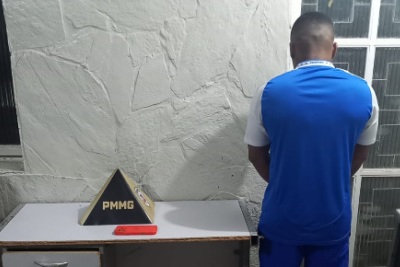 Homem é preso por violência psicológica, ameaças e agiotagem em Montes Claros (MG) -  (crédito: PMMG/Reprodução)