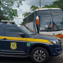 PRF flagra ônibus em condições irregulares em Patos de Minas - PRF
