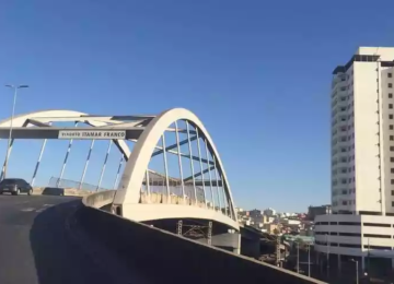 Acidente aconteceu no Viaduto Itamar Franco, Região Nordeste de BH -  (crédito:  Edésio Ferreira / EM / D.A Press)