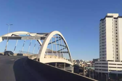 Acidente aconteceu no Viaduto Itamar Franco, Região Nordeste de BH -  (crédito:  Edésio Ferreira / EM / D.A Press)