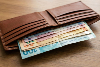 O que significa organizar as notas da menor para a maior na carteira, segundo a psicologia -  (crédito: Tupi)