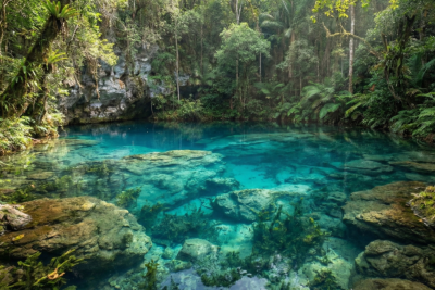 Um paraíso natural com rios cristalinos que controla o acesso com rigor para preservar a própria beleza -  (crédito: Tupi)