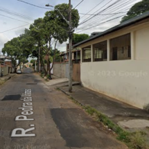 Homem mata a própria mãe, fere sobrinho e mata cachorro em BH - Google Street View/Reprodução