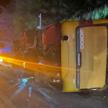 Ônibus que capotou e matou cinco pessoas na BR-251 era clandestino - Corpo de Bombeiros/Reprodução