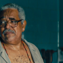 Ator de 'O agente secreto' revela improviso do diretor em cena crucial - Victor Juc&aacute;