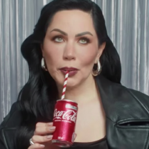 Linha Bruna Tavares explora sensações em coleção com a Coca-Cola  - Divulgação