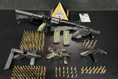 Suspeitos foram presos durante tentativa de confronto a gangue filiada ao TCP no Morro do Querosene, Região Centro-Sul de BH -  (crédito: PMMG / Divulgação)