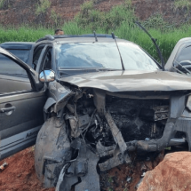 BR-116: carro bate em pedra, e mulher e filho morrem em Minas - Divulgação/CBMMG