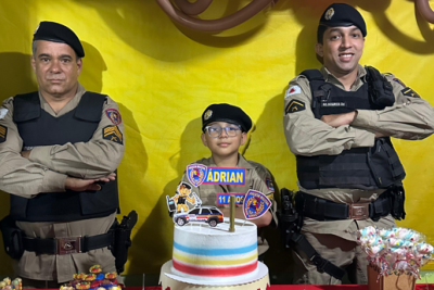 PM surpreende menino de 11 anos que sonha em ser policial em aniversário em MG -  (crédito: PMMG/Reprodução)