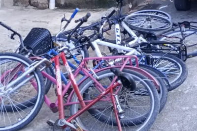 Adolescentes são apreendidos e um jovem preso por furtar seis bicicletas em Ipatinga (MG), no Vale do Rio Doce -  (crédito: PMMG/Reprodução)