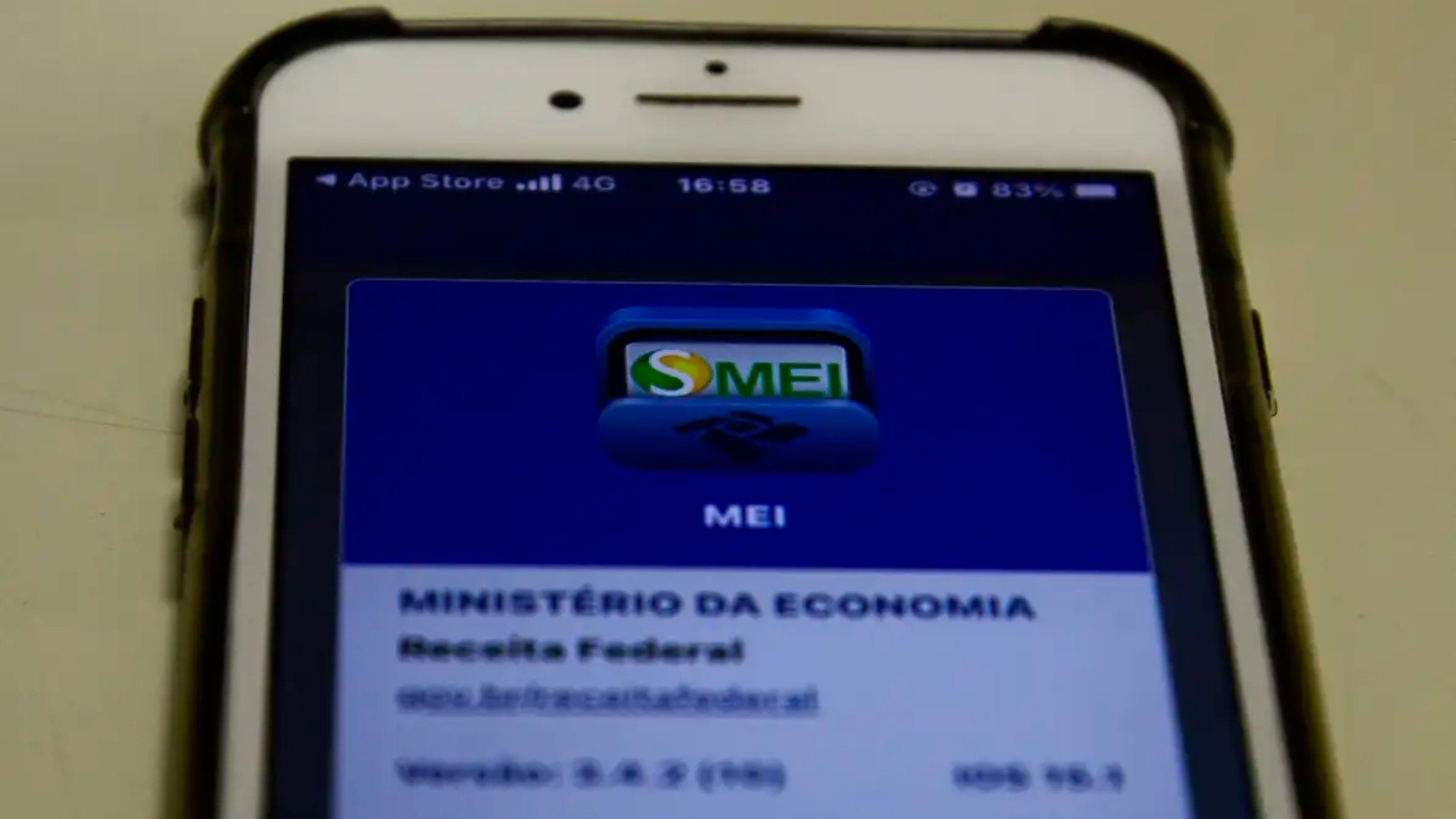 O aplicativo MEI da Receita Federal &eacute; essencial para o microempreendedor individual acompanhar as informa&ccedil;&otilde;es fiscais e o limite de faturamento. -  (crédito: Marcello Casal Jr/Ag&ecirc;ncia Brasil)