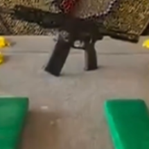 BH: suspeito é preso com quase 2 mil pinos de cocaína e fuzil M4 na Ventosa - PMMG/Reprodução