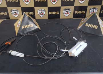 Ladrão finge dormir no telhado de casa para tentar escapar da polícia -  (crédito: DivulgaÃ§Ã£o/PMMG)