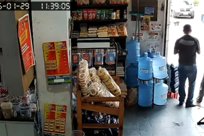 Câmera flagra racismo contra funcionário de conveniência em MG -  (crédito: ReproduÃ§Ã£o)