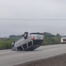 BH: carro capota no Anel e deixa trânsito lento nesta terça (3/2) - Redes Sociais/Reprodução