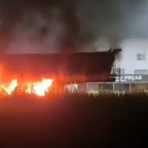 Grande BH: carreta pega fogo na ponte do Rio das Velhas, na BR-381 - Redes Sociais/Reprodução