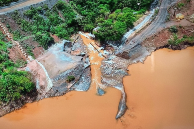 Sistema de drenagem se rompeu liberando rejeitos e &aacute;gua na cava da Mina de F&aacute;brica, da Vale, em Ouro Preto  -  (crédito: Reprodu&ccedil;&atilde;o)