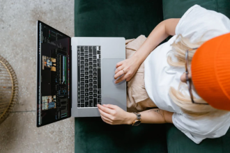 Remover fundo de imagem: 5 soluções com IA para recortes mais limpos