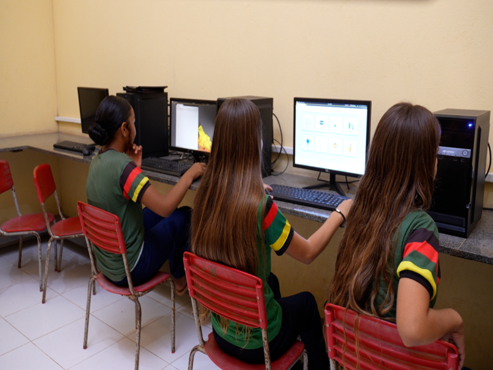 Projeto Aprender Conectado leva internet a 13 mil escolas rurais - DINO