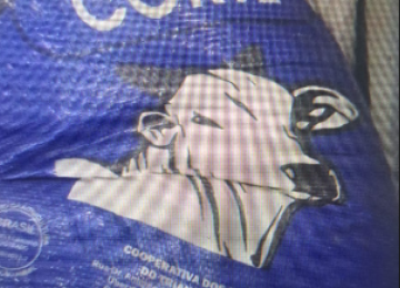 Homens furtam ração e dizem que venderiam para comprar pinga no Triângulo Mineiro -  (crédito: Arquivo pessoal/Reprodução)