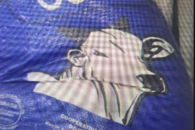 Homens furtam ração e dizem que venderiam para comprar pinga no Triângulo Mineiro -  (crédito: Arquivo pessoal/Reprodução)