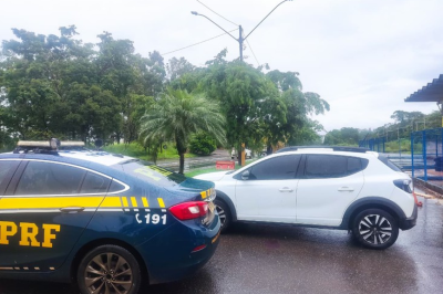 PRF recupera carro furtado em Pernambuco e prende suspeito -  (crédito: DivulgaÃ§Ã£o/PRF)