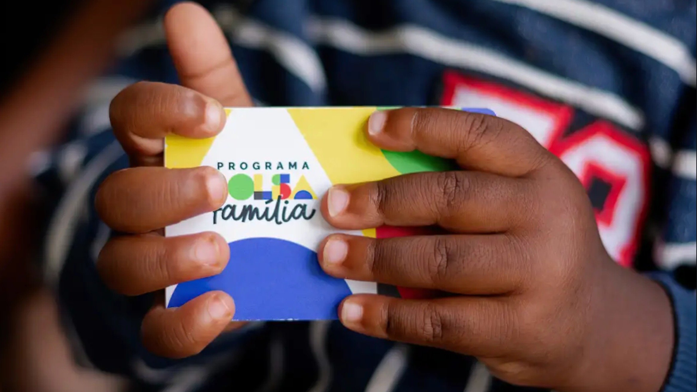 O cart&atilde;o do Programa Bolsa Fam&iacute;lia, vis&iacute;vel na imagem, &eacute; o foco das discuss&otilde;es sobre o calend&aacute;rio de pagamentos e as antecipa&ccedil;&otilde;es do benef&iacute;cio -  (crédito: Lyon Santos/ MDS)