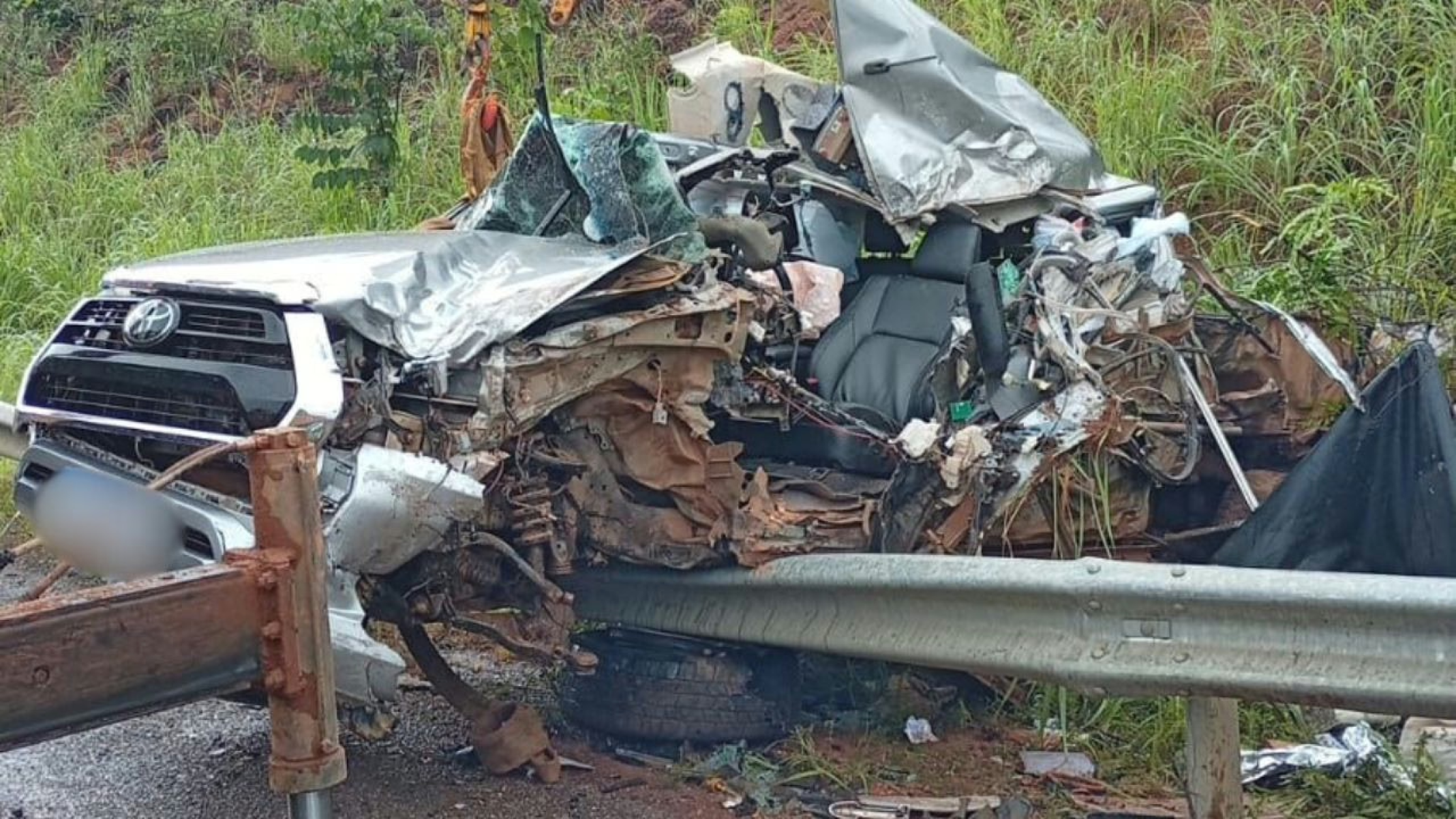 Batida entre carreta e caminhonete deixa um morto na na BR-251 -  (crédito: DivulgaÃ§Ã£o/PMMG)