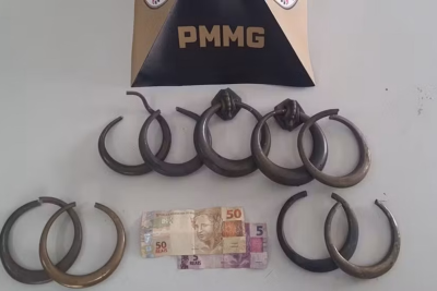 Apesar de alegarem que não sabiam que ornamentos eram furtados, proprietário e funcionária de ferro-velho também foram presos -  (crédito: PMMG / Divulgação)
