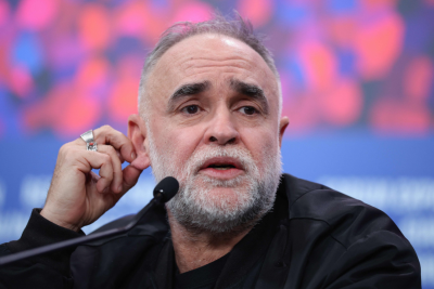 Karim Aïnouz rebate Wim Wenders, presidente do júro do Festival de Berlim que afirmou que filmes são o oposto da política -  (crédito: Ronny Hartmann/AFP)