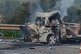 Acidente aconteceu no início da manhã e a BR-381 está interditada, sem previsão de liberação -  (crédito: Redes Sociais/Reprodução)