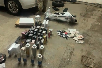 Além dos medicamentos, policiais também encontraram eltrônicos e produtos de beleza  -  (crédito: PRF / Divulgação)