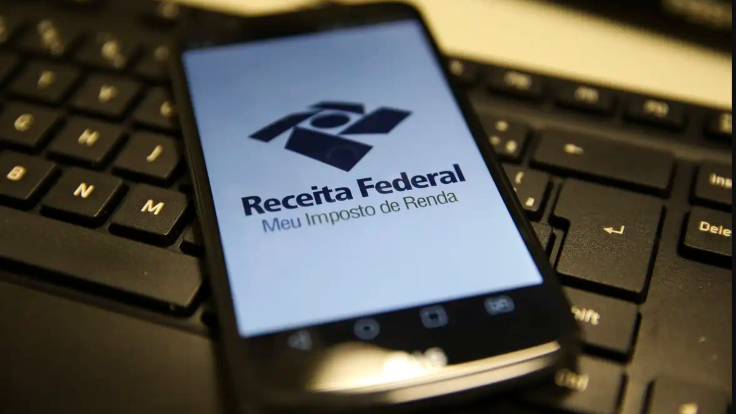 A declara&ccedil;&atilde;o do Imposto de Renda via aplicativo da Receita Federal exige aten&ccedil;&atilde;o redobrada para evitar a malha fina e erros. -  (crédito: Marcello Casal Jr/Ag&ecirc;ncia Brasil)