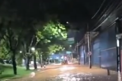 Até as 10h de segunda-feira, o acumulado chegou a 460,4 milímetros, sendo o mês mais chuvoso da história de Juiz de Fora (MG) -  (crédito: Redes Sociais/Reprodução)