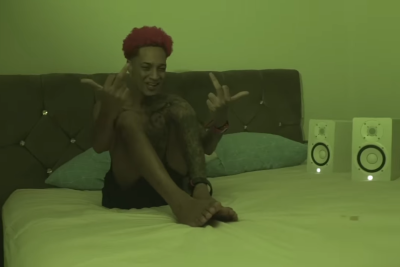 Oruam com tornozeleira eletrônica. -  (crédito: Youtube/Reprodução)