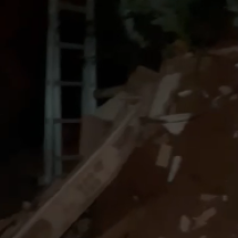 Barranco cede e destrói parede de apartamento em Juiz de Fora - Redes Sociais/Reprodução