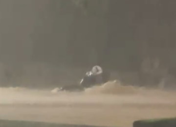 Entre 16h e 22h foram registrados 113 milímetros de chuva em Juiz de Fora (MG) -  (crédito: Redes Sociais/Reprodução)