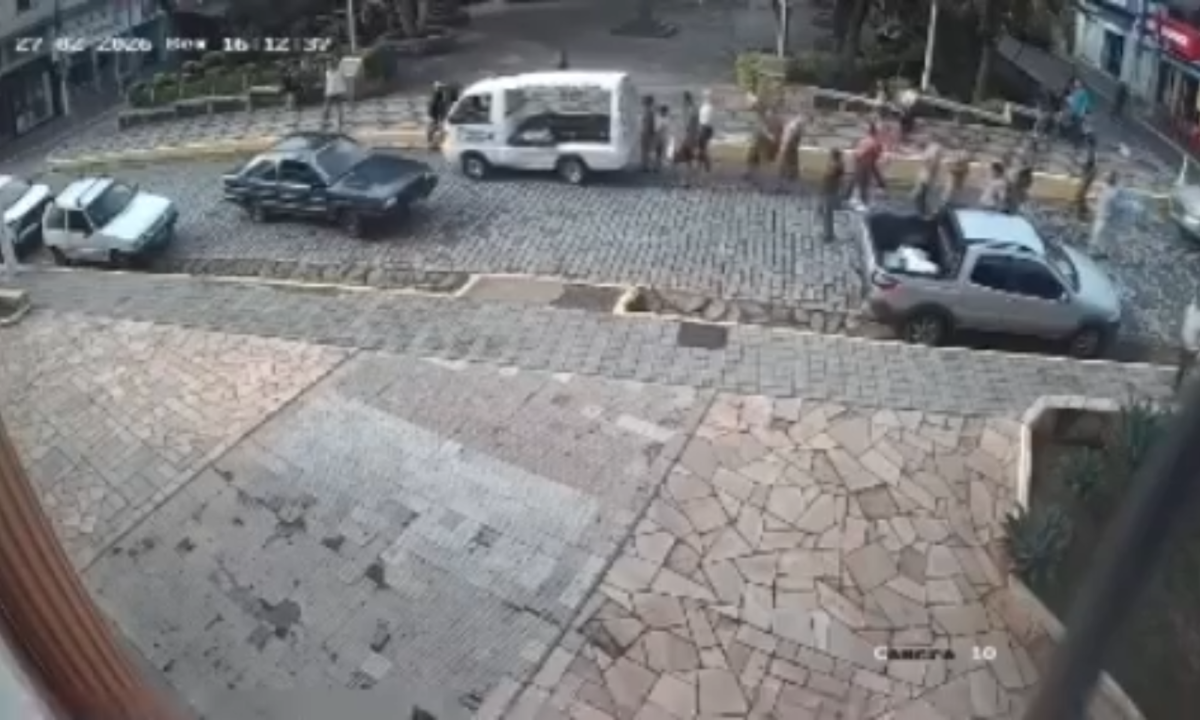 A mulher foi atingida na região da coluna, com um projétil alojado próximo ao diafragma, além de ferimentos nas coxas esquerda e direita -  (crédito: Redes Sociais/Reprodução)