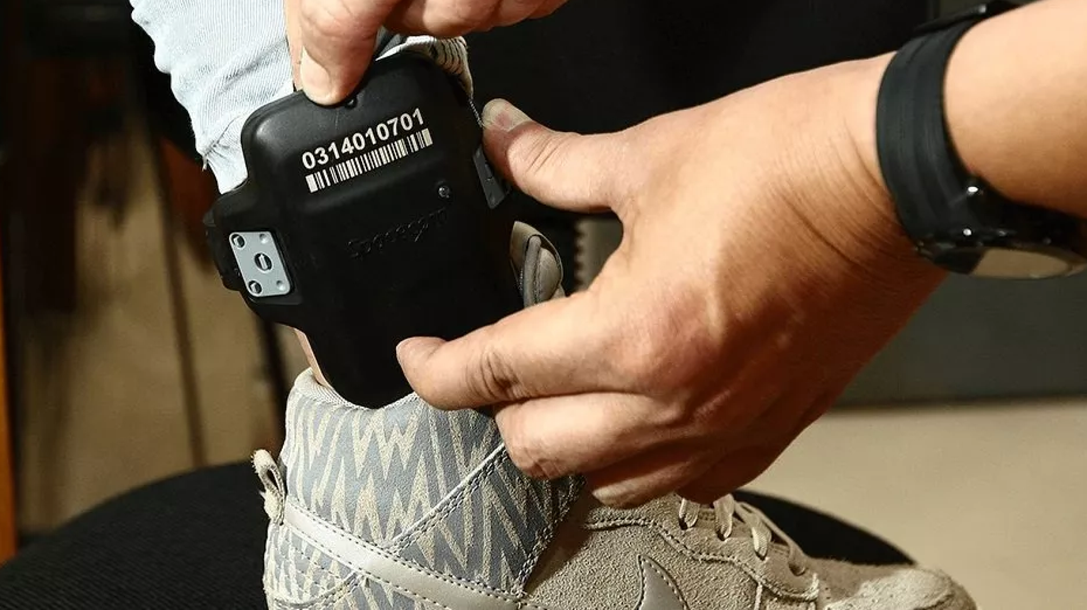 Tornozeleira emite alerta sobre proximidade de v&iacute;tima e homem &eacute; preso -  (crédito: Reprodu&ccedil;&atilde;o/AENPr)