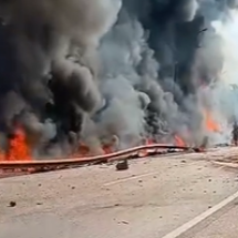 BR-381: batida de carretas mata motorista e provoca incêndio e interdição - Redes Sociais/Reprodução