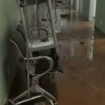 Vídeo: chuva alaga Unidade Básica de Saúde em Sabará - Defesa Civil de Sabará