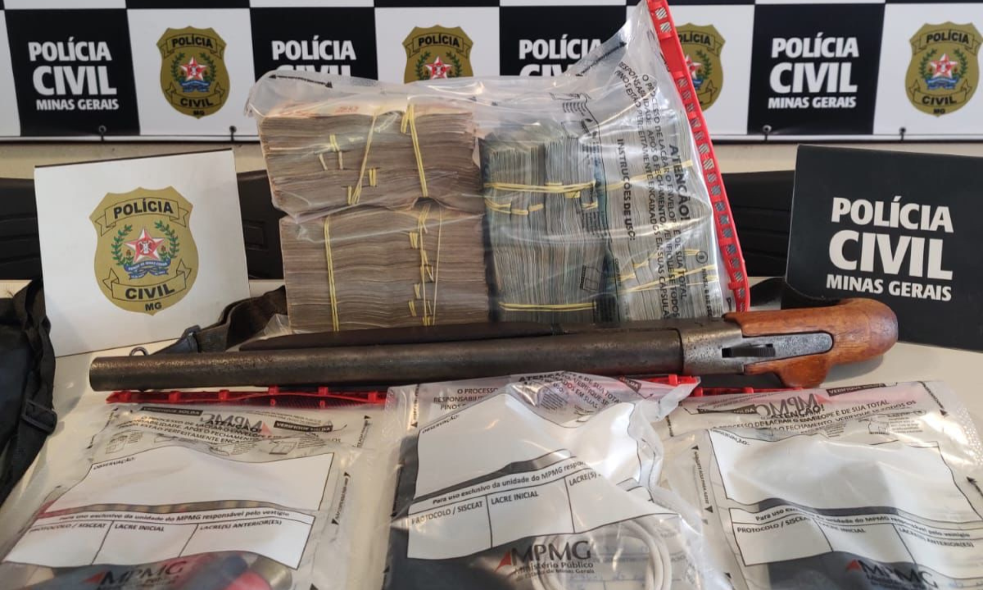 Operação prende ex-secretário e empresários por corrupção em Divinópolis -  (crédito: DivulgaÃ§Ã£o/PCMG)