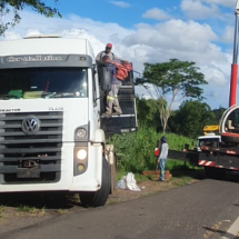 Motorista estaciona carreta para reparar veículo e morre esmagado em MG - PRF/Reprodu&ccedil;&atilde;o