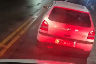 De acordo com o Código de Trânsito Brasileiro (CTB), impedir ou dificultar a passagem de veículos de emergência é infração gravíssima -  (crédito: Redes Sociais/Reprodução)