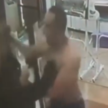 Influenciador se envolve em confusão em loja e é agredido por gerente - Redes Sociais/Reprodução