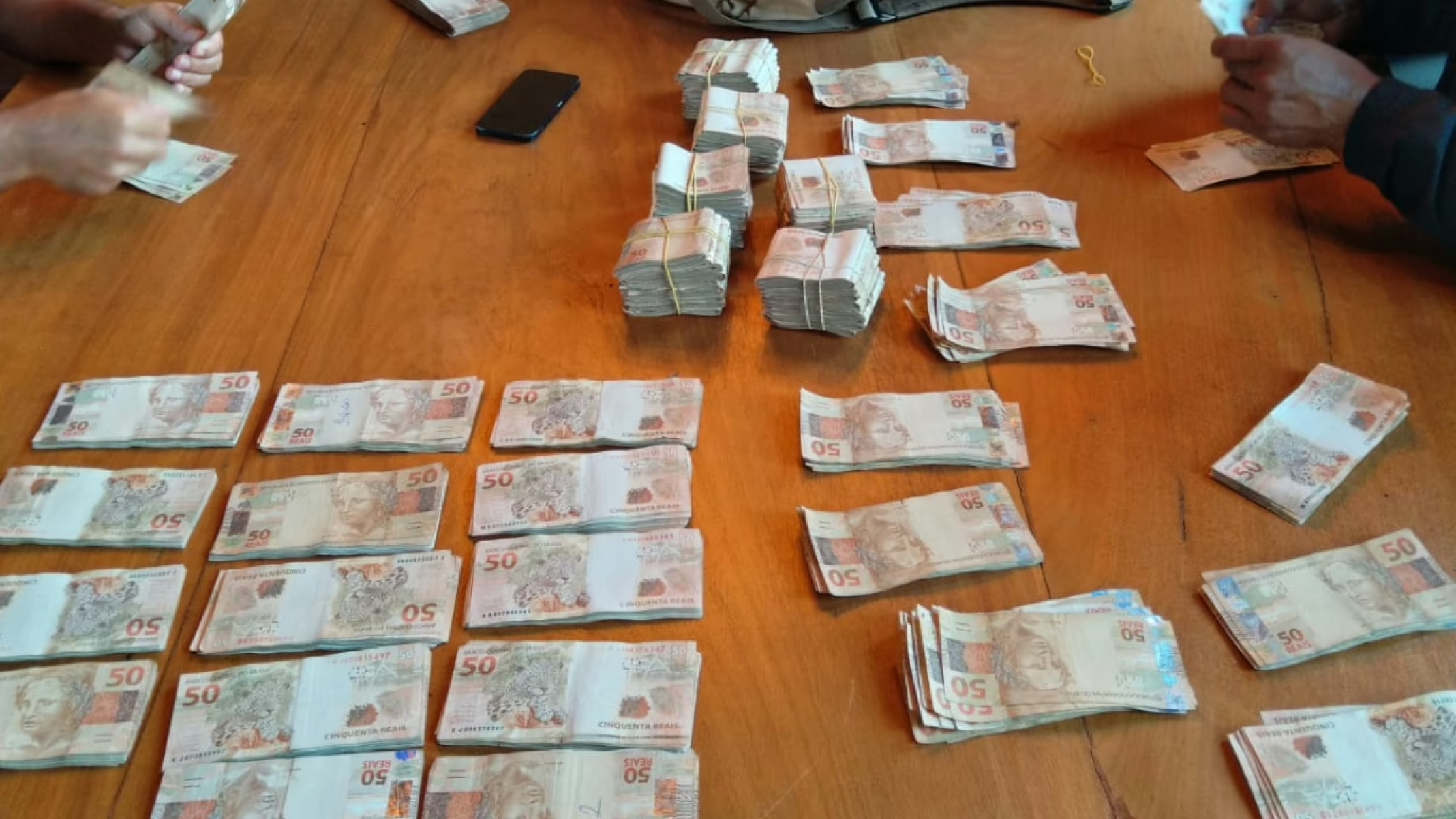 Piloto é alvo de operação contra tráfico em Estrela do Sul -  (crédito: DivulgaÃ§Ã£o/PCMG)