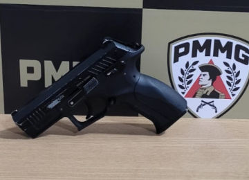 A motivação estaria relacionada a questões passionais, já que o jovem estaria em um relacionamento com a ex-namorada de um dos suspeitos -  (crédito: PMMG/Reprodução)