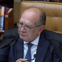 Gilmar Mendes se emociona ao elogiar Moraes: ‘Brasil tem dívida com você’ - Reprodução/STF