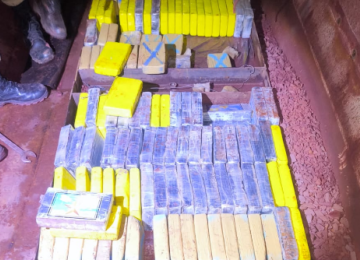 De acordo com o suspeito, ele receberia R$ 10 mil pelo transporte do entorpecente -  (crédito: PMRv/Reprodução)